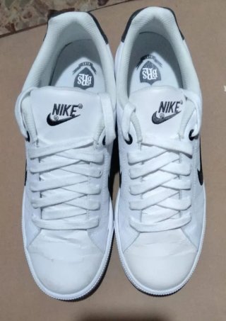 Zapatillas Nike Blancas y Negras