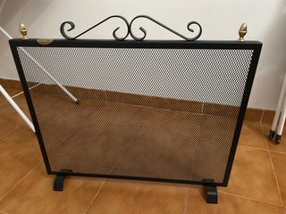 Cubre chimenea metálico negro y dorado 66X54cm