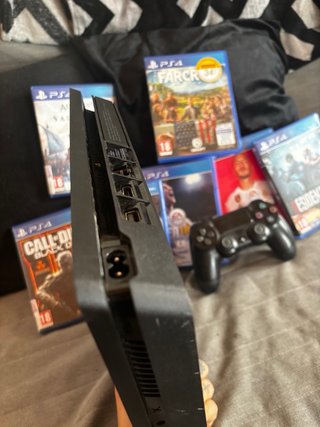 PS4 500GB con caja, mando y juegos