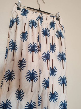 Pantalón palazzo estampado palmeras