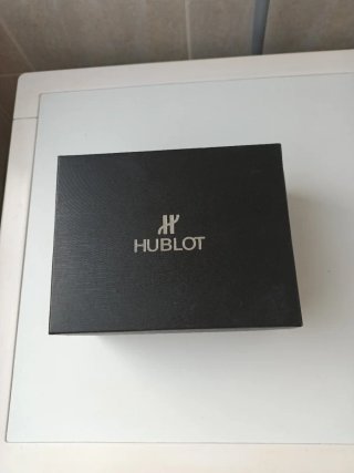 Caja Reloj Hublot  color rojizo oscuro. Nueva