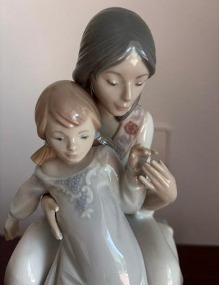 Figura Lladro porcelana maternidad de madre y hija