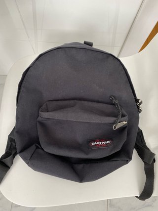 Mochila Eastpak pequeña negra