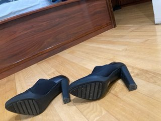 Zapatos tacón Calvin Klein negros