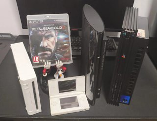 4 Consolas Sony + Juego Metal Gear Solid V