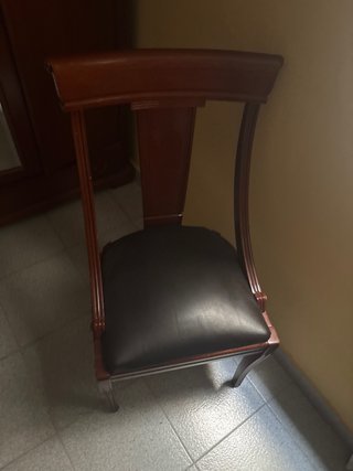 Mesa de comedor y 6 sillas de madera