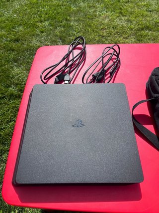 PS4 Slim Negra + Mando, Cables y Funda