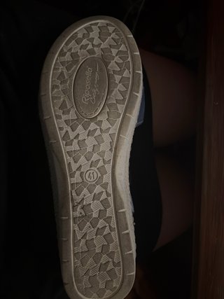 Sandalias azules y grises