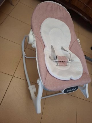Mecedora para bebé rosa y gris
