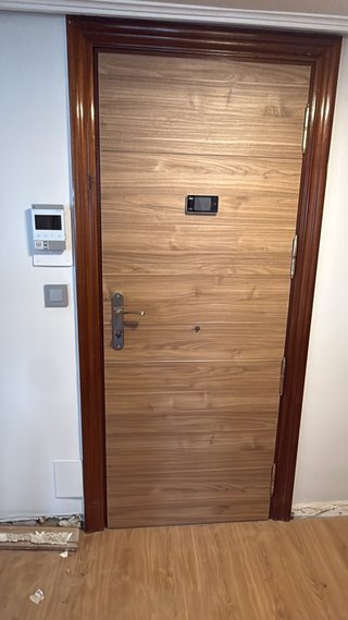 CARPINTERO BILBAO PUERTAS SUELOS RODAPIÉ MONTAJE