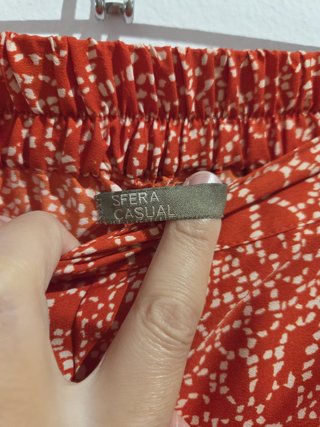 Pantalones anchos rojos y blancos