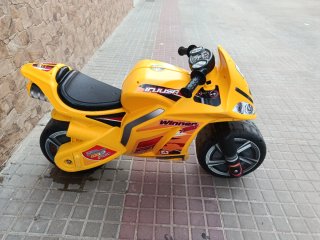 Moto de Juguete Amarilla
