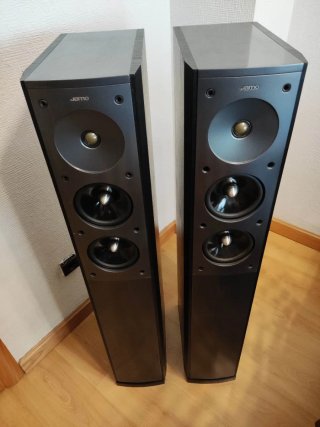 Altavoces Jamo S606