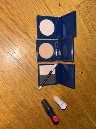 Iluminador, Bronceador, sombra y pintalabios
