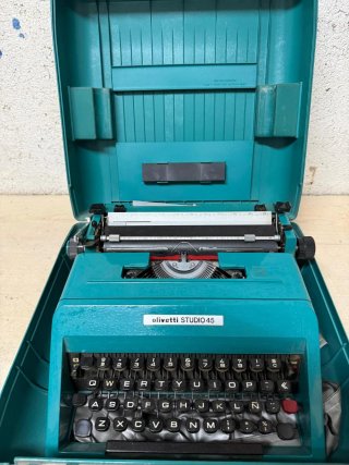 Máquina de escribir Olivetti Studio 45