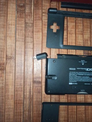 Carcasa casi completa de Nintendo DS Lite