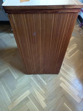 Máquina de coser antigua de madera