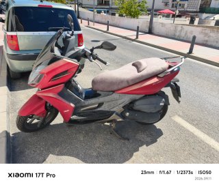 Moto Kymco KTCX 125 Roja y Negra