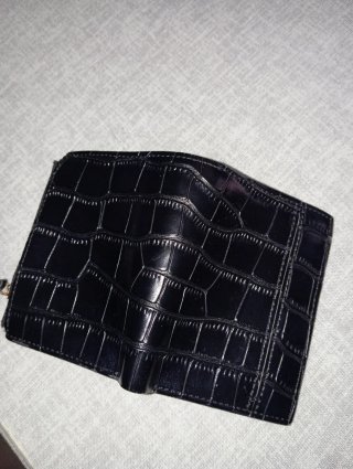 Cartera negra efecto piel cocodrilo