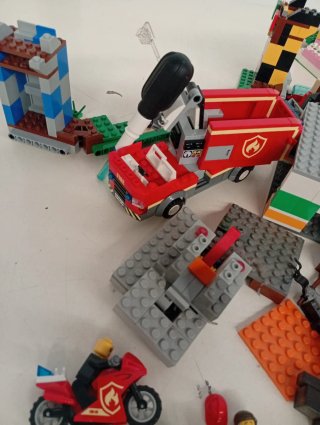 Lego 2,1 kg Pezzi Sciolti e Personaggi