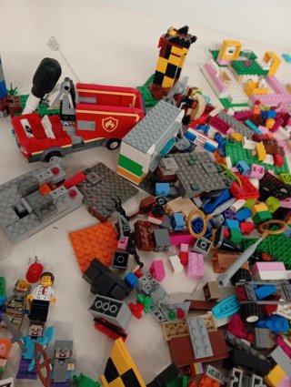 Lego 2,1 kg Pezzi Sciolti e Personaggi
