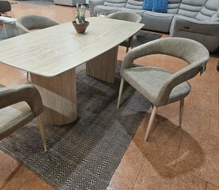 Mesa efecto mármol de 178cm + 4 sillas