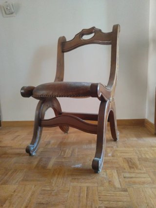 Silla de madera y piel
