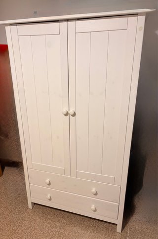 Armario blanco de madera