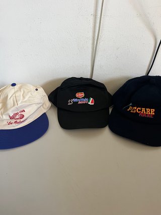 Lotto di cappelli e berretti di varie marche
