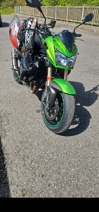Kawasaki Z750 R Negra/Verde