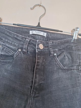 Pantalones vaqueros grises ajustados