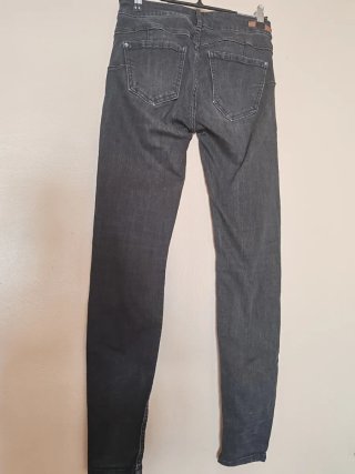 Pantalones vaqueros grises ajustados