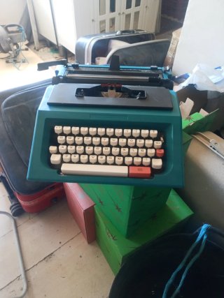 Máquina de escribir antigua color turquesa