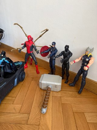 Colección Marvel Figuras Grandes + Batimóvil
