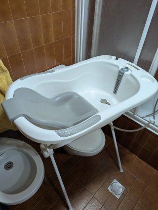 Bañera para bebé con patas