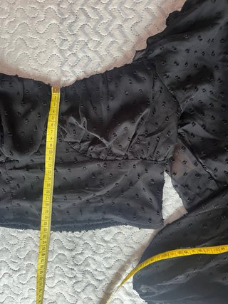 Top negro Shein plumeti mangas abullonadas XS
