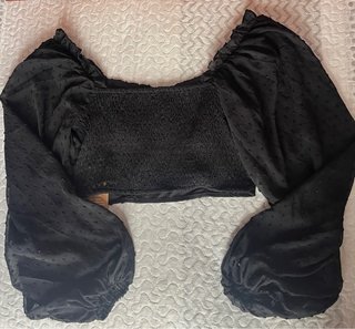 Top negro Shein plumeti mangas abullonadas XS