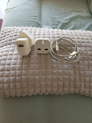 Cargador Apple con cable
