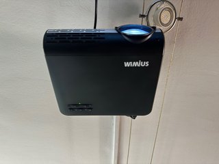 Proyector Wimius 1080p + Pantalla motorizada 84”
