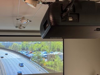 Proyector Wimius 1080p + Pantalla motorizada 84”