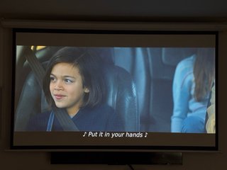 Proyector Wimius 1080p + Pantalla motorizada 84”