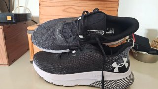 Zapatillas Under Armour HOVR Negras/Blancas
