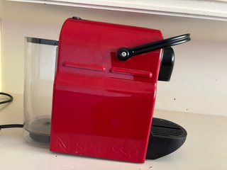 Cafetera Nespresso Krups Inissia Roja