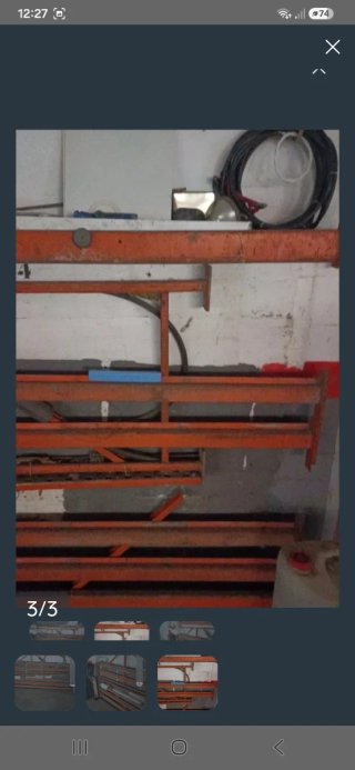 Estantería de almacen naranja