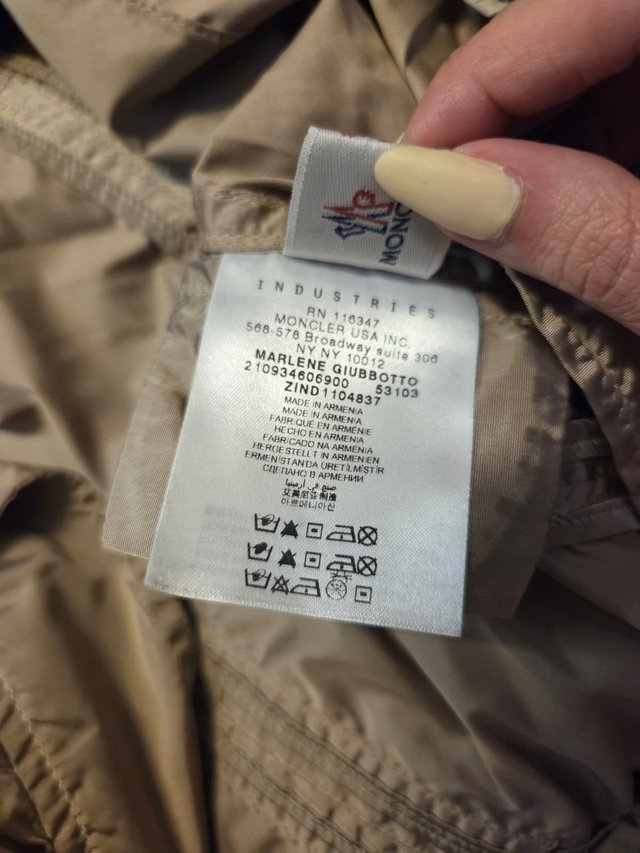 Chaqueta Moncler Sahariana Dorada