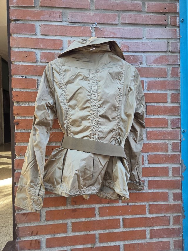 Chaqueta Moncler Sahariana Dorada
