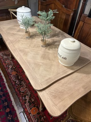 Mesa de comedor antigua