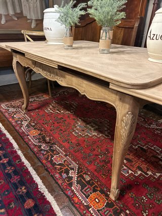 Mesa de comedor antigua