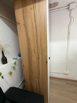 Armario de almacenaje blanco y madera,