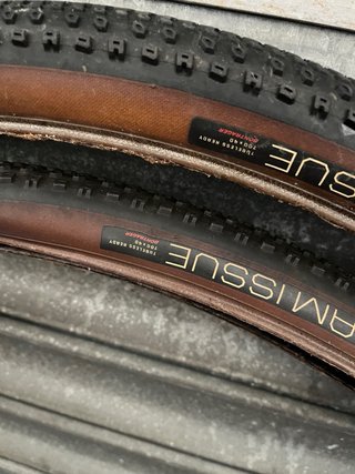 Cubiertas Bontrager GR2 Team Issue 40mm Gravel